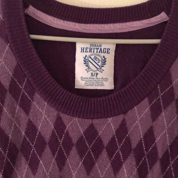 💥2/$25💥 Sweater - Picture 3 of 3